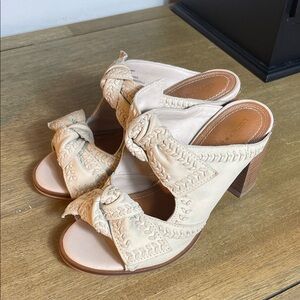 Lucky Brand Cream Heeled Sandals with Bow Detail